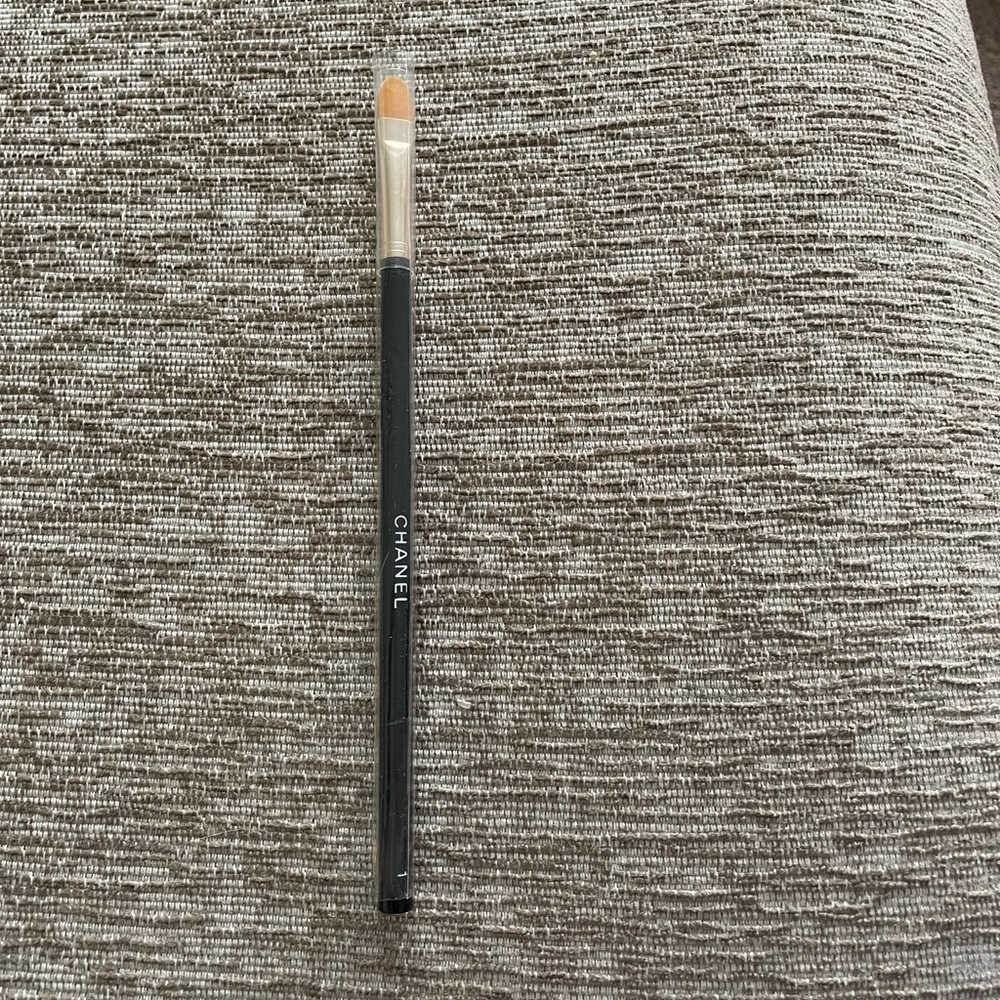 CHANEL Flat Eyeshadow Brush #1. Brand New, Never Used!